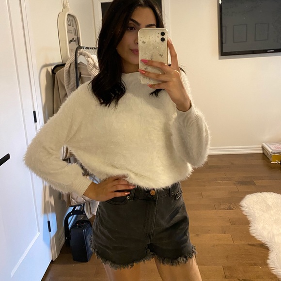 URBAN OUTFITTERS fuzzy sweater - Picture 2 of 6